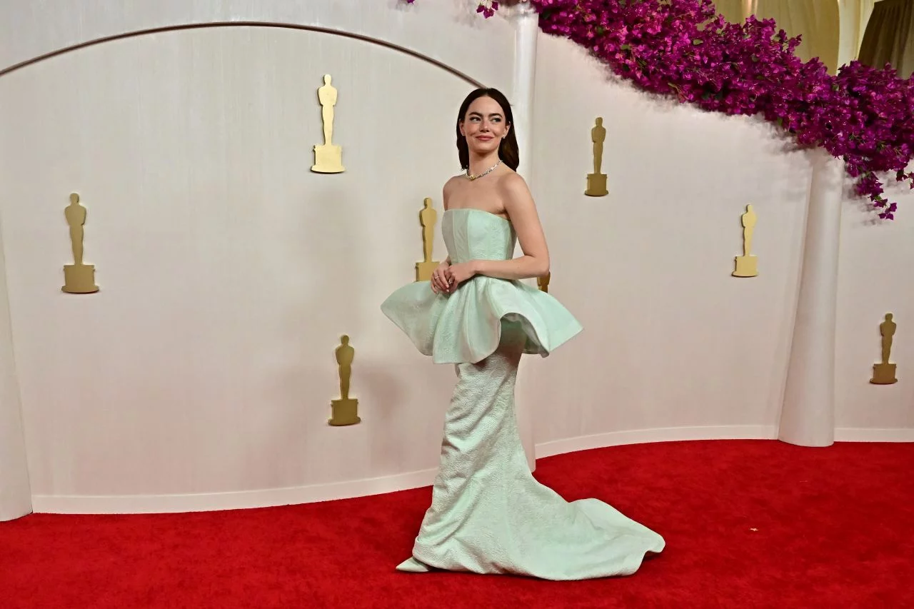 Эмма Стоун “Энг яхши актриса” номинацияси учун “Оскар”ни олиш чоғида йиғлаб юборди