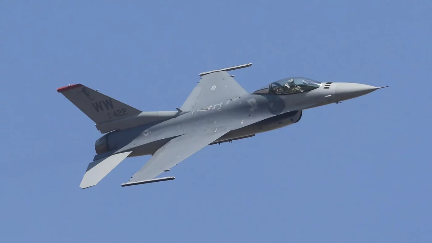 Britaniyalik ekspert: Rossiya NATOga Ukrainada F-16 qiruvchilarini yo‘q qila olishini ko‘rsatdi