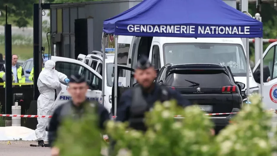 Fransiyada mahbusni olib ketayotgan furgonga hujum: ikki qo‘riqchi halok bo‘ldi