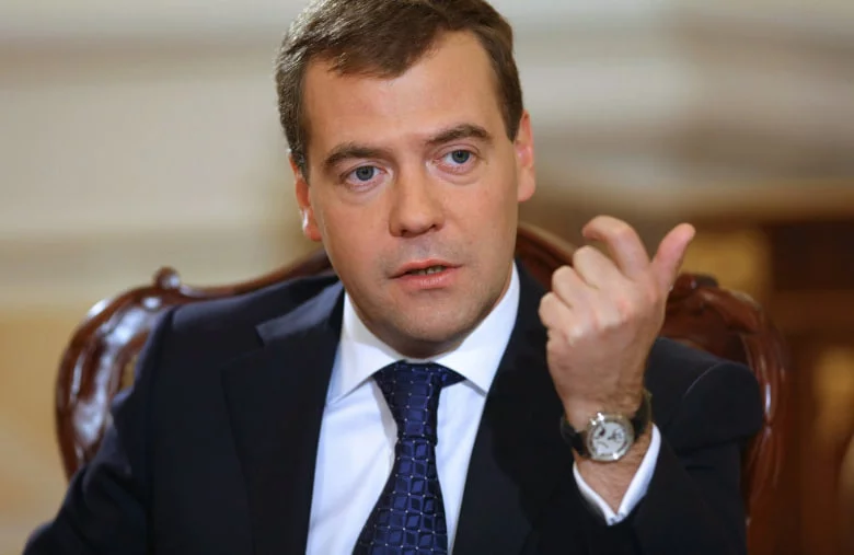 Медведев: “Россия ‘Толибон’ билан кенг кўламли алоқаларни ўрнатиш арафасида”
