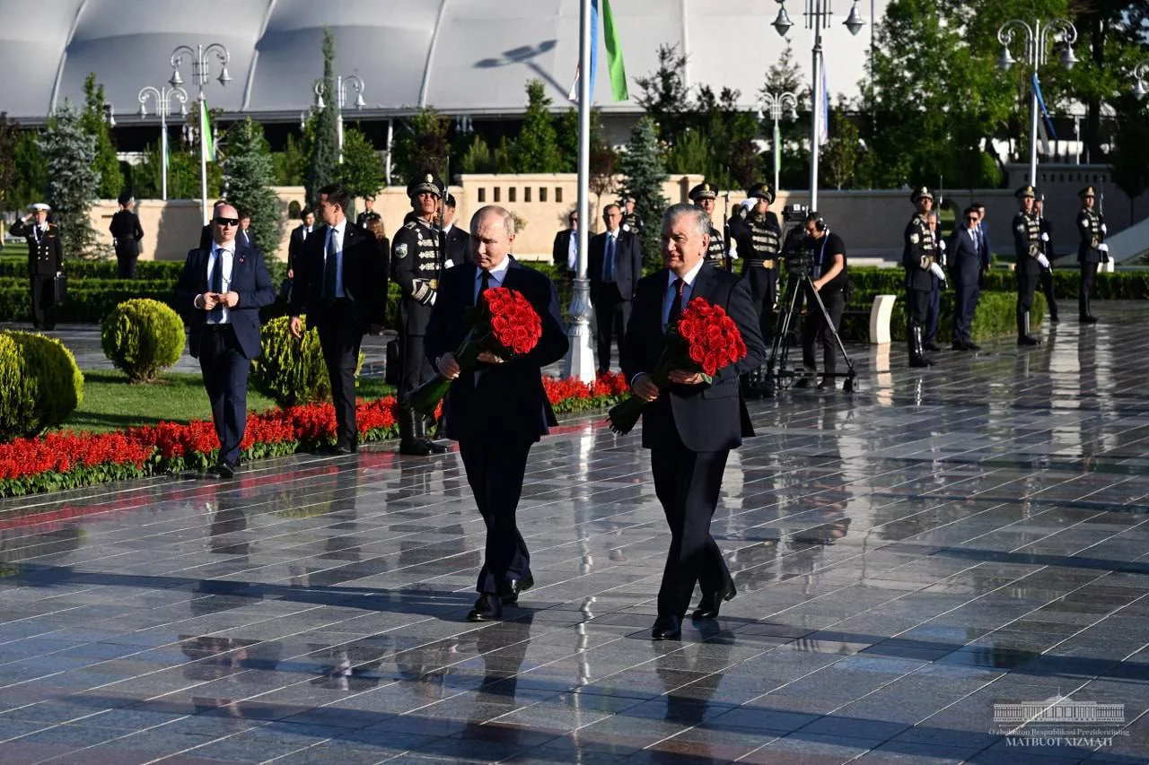 Shavkat Mirziyoyev va Vladimir Putin Toshkentdagi G‘alaba bog‘iga bordi