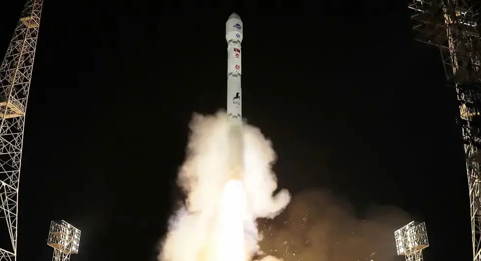 Seul: Shimoliy Koreya Rossiya yordamida ayg‘oqchi sun’iy yo‘ldoshni uchirishga tayyorlanmoqda