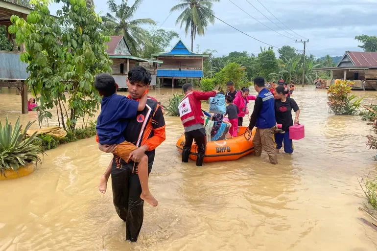 Indoneziyaning Sulavesi orolida suv toshqinlari sabab 15 kishi halok bo‘ldi