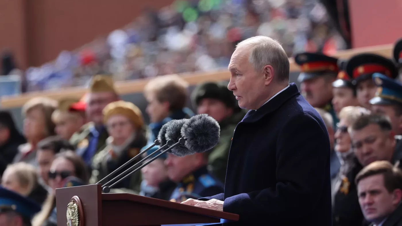 Путин: Иккинчи жаҳон уруши ҳақидаги ҳақиқатни бузиб кўрсатишга уринишмоқда