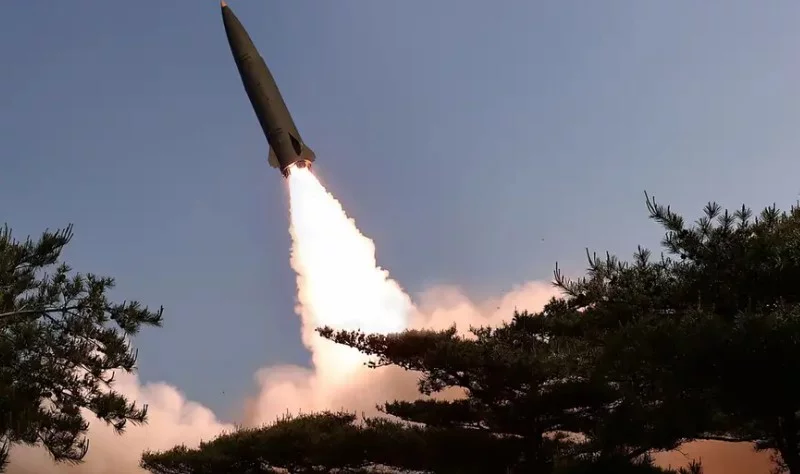 Shimoliy Koreya ballistik raketalarni yana sinovdan o‘tkazdi расм