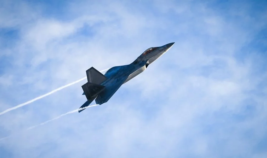 Макрон Mirage 2000 ҳарбий самолётларини Киевга топширишга ваъда берди