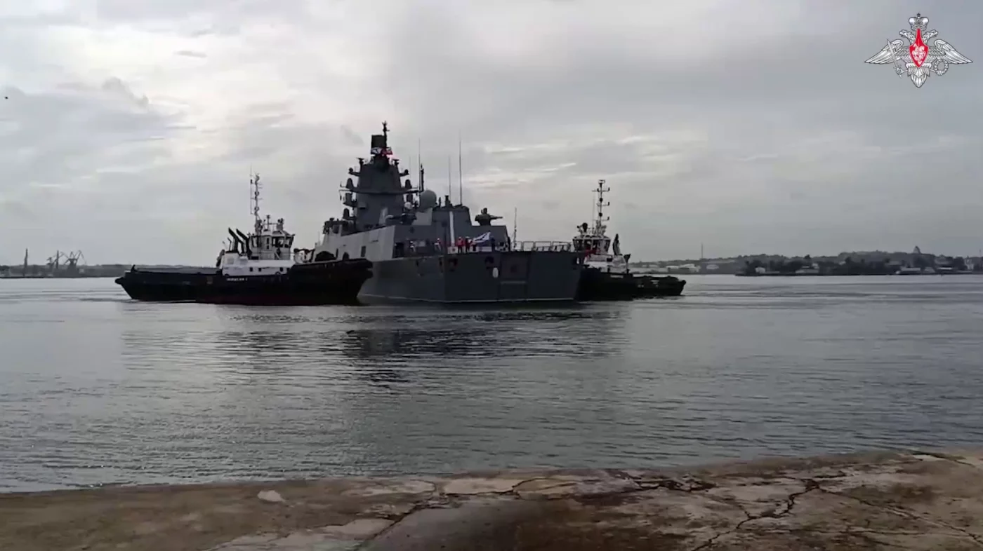 Rossiya flotining atom suvosti kemasi va boshqa kemalari Kubaga yetib bordi