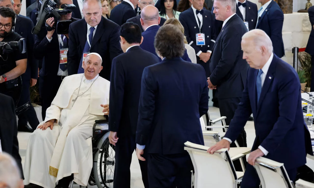 Рим папаси G7 раҳбарларини автоном қуроллардан фойдаланишни тақиқлашга чақирди
