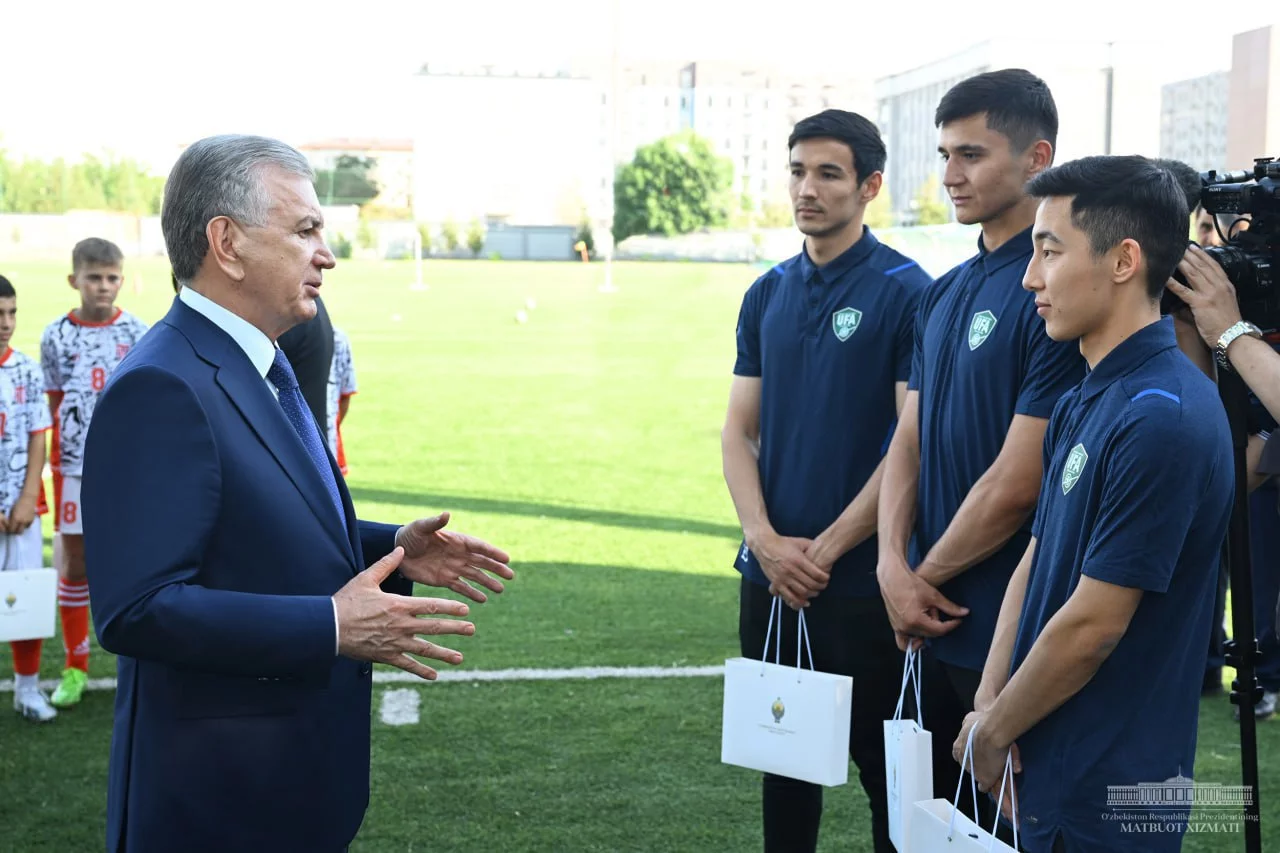 Shavkat Mirziyoyev Yashnoboddagi mahalla aholisi turmushi bilan tanishdi