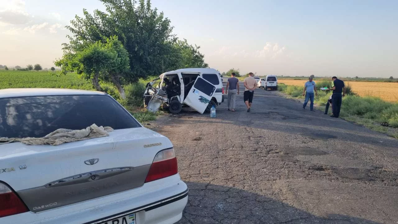 Jizzaxda “Neksiya” mashinasi “Damas” bilan to‘qnashdi