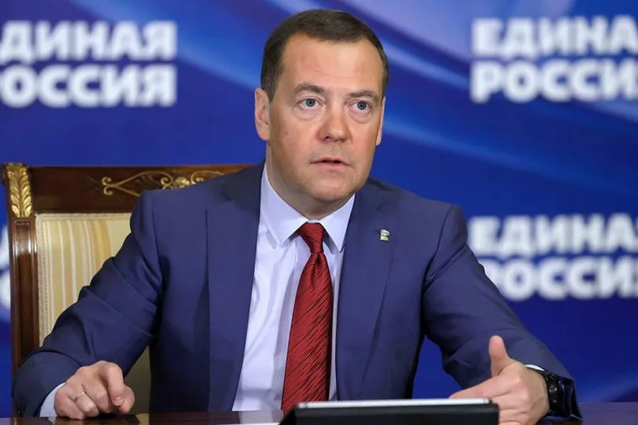 Медведев Украина билан сулҳ тузилгач, Украинани тўлиқ эгаллаб олишга тайёргарлик кўришга чақирди