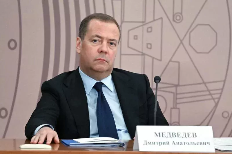 Медведев: “Украинанинг НАТОга қўшилиши Россия билан янги урушга тенг” расм