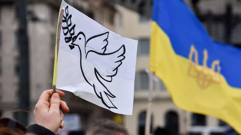 Сўров: Украинларнинг 44 фоизи Россия билан музокараларни бошлаш тарафдори расм