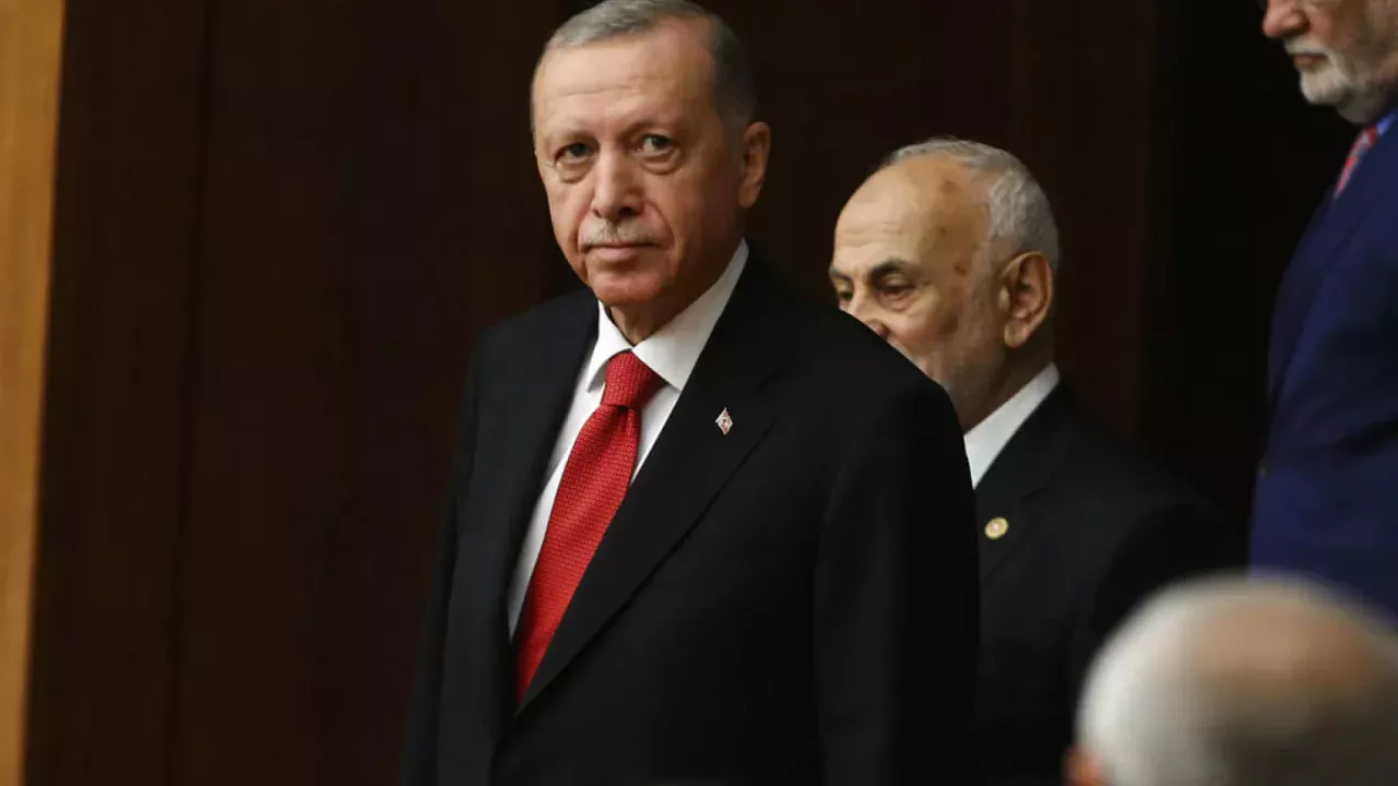 Туркия президенти икки вазирини ўзгартирди расм