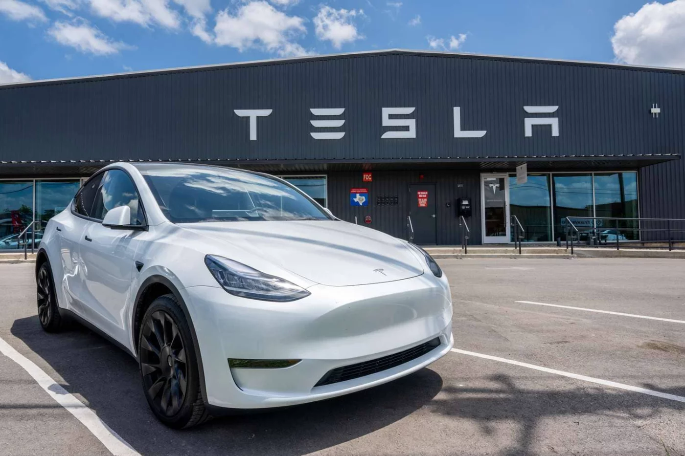 Tesla Xitoyda sotilgan 1,68 mln dona avtomobilni chaqirib oladi