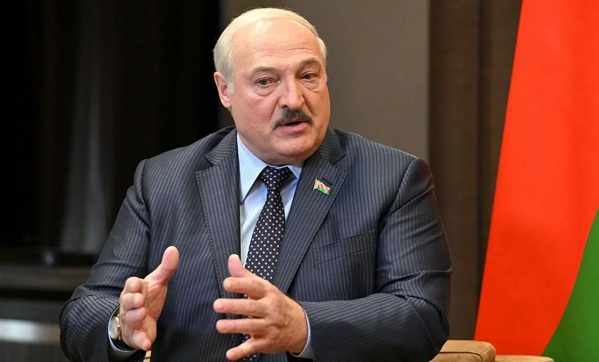 Лукашенко: “Можаронинг кучайиши Украинанинг вайрон бўлиши билан якунланиши мумкин”