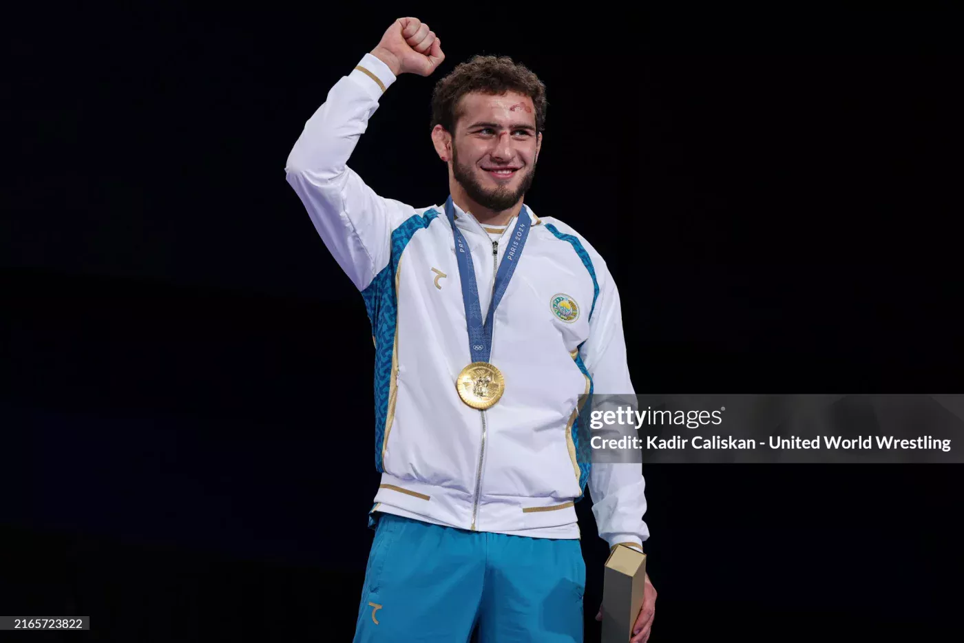 Habib Nurmagomedov Olimpiada chempioni Razambek Jamalovni tabrikladi расм