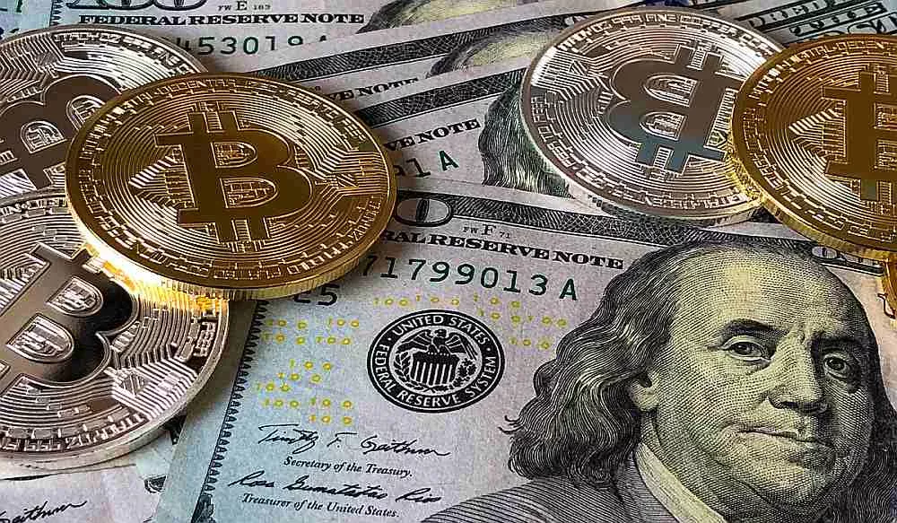 Xalqaro moliya bozori sharhi: bitkoin va dollar arzonlashdi, oltin qimmatlashdi
