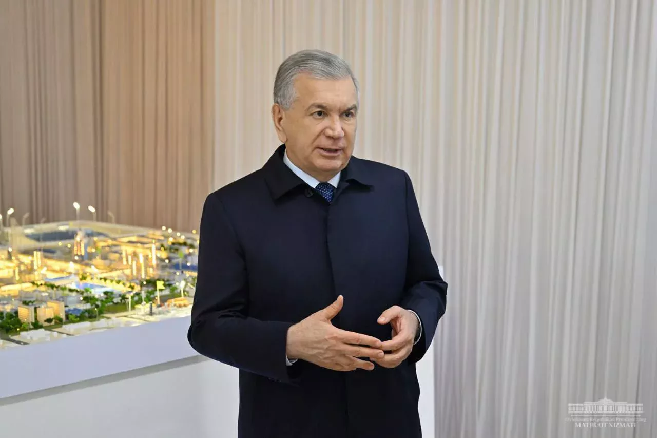 Shavkat Mirziyoyev Karmanada qurilayotgan yirik kimyo texnoparkida bo‘ldi