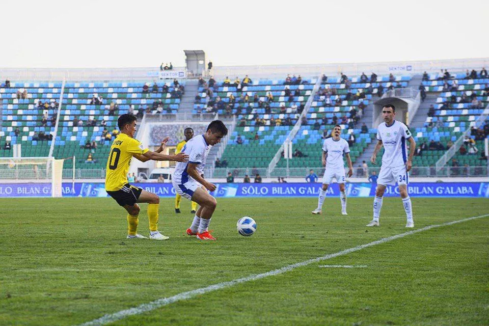 Superliga. “Neftchi” va “Navbahor” o‘rtasidagi bahsda jangovar durang qayd etildi