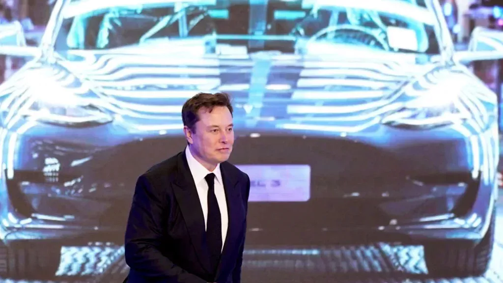 Ilon Mask Tesla tadbirida «kibertaksi»ni namoyish etadi