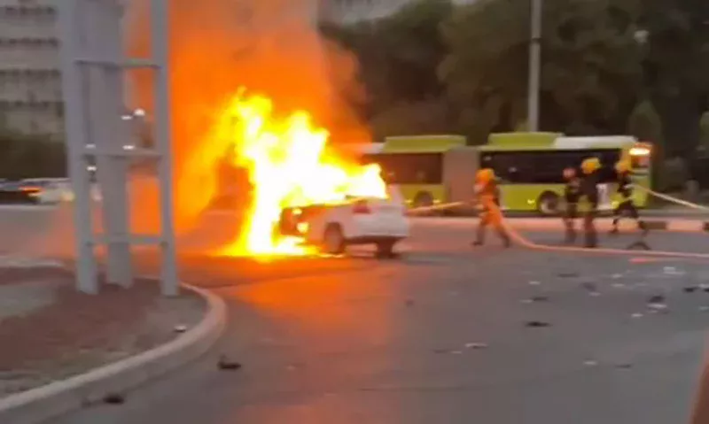 Toshkentda Neksiya-3 avtomashinasi yonib ketdi