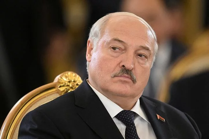 Lukashenko agar Tramp urushlarni to‘xtata olsa, unga Nobel mukofotini berishni taklif qildi