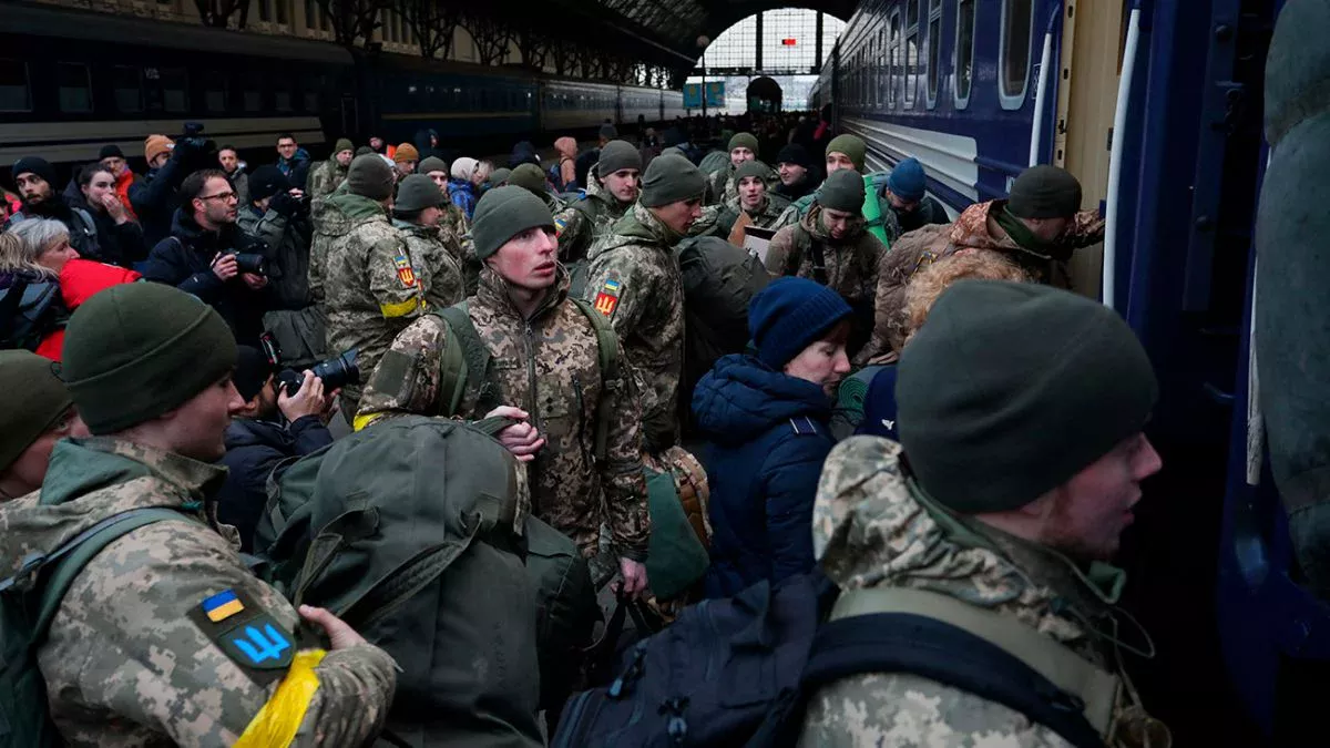 AQSH Ukrainani harbiy xizmatga chaqiruv yoshini 18 ga tushirishga chaqirmoqda расм