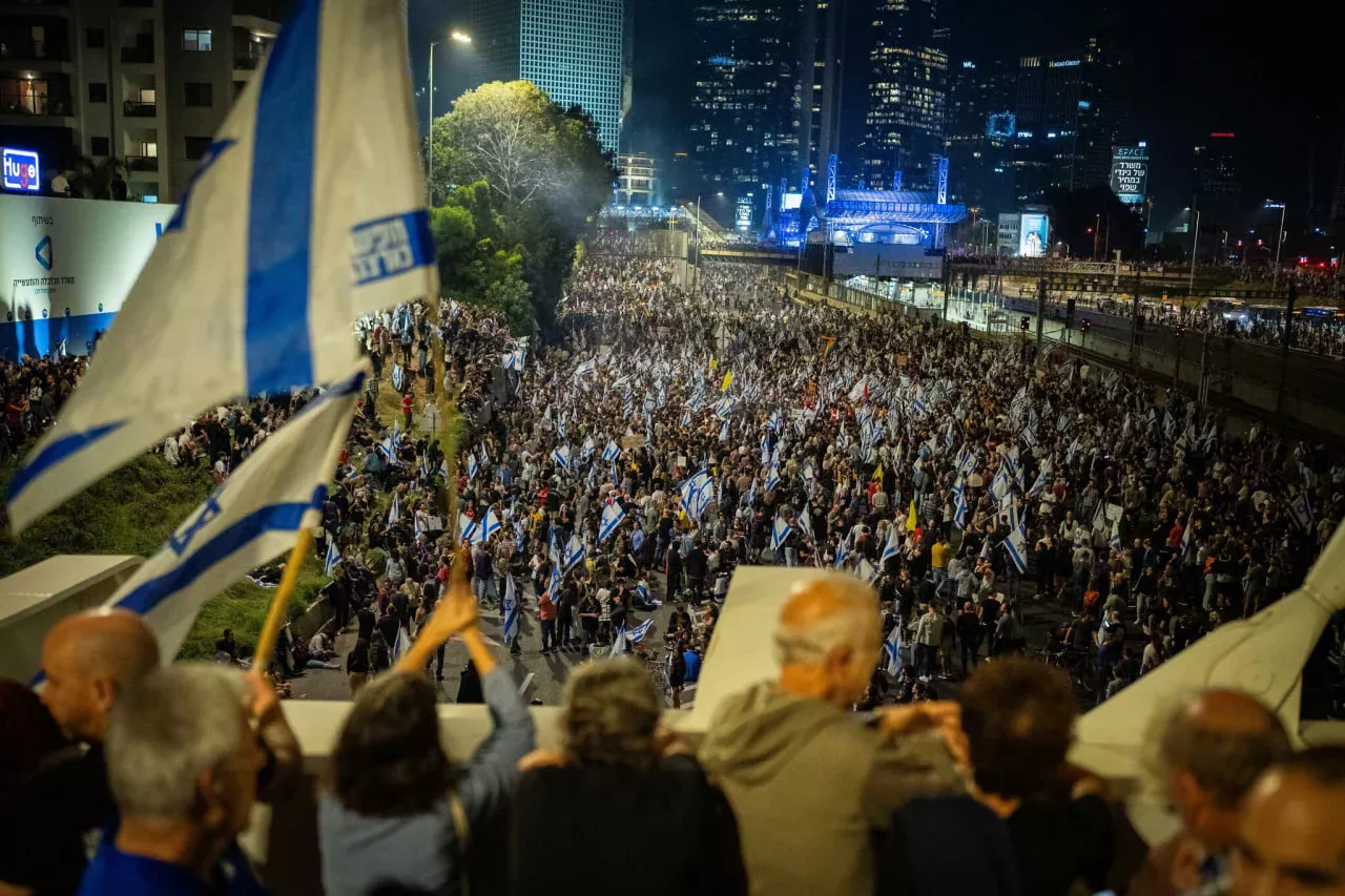 Isroilda mudofaa vaziri iste’fosi ortidan namoyishlar boshlandi (video)