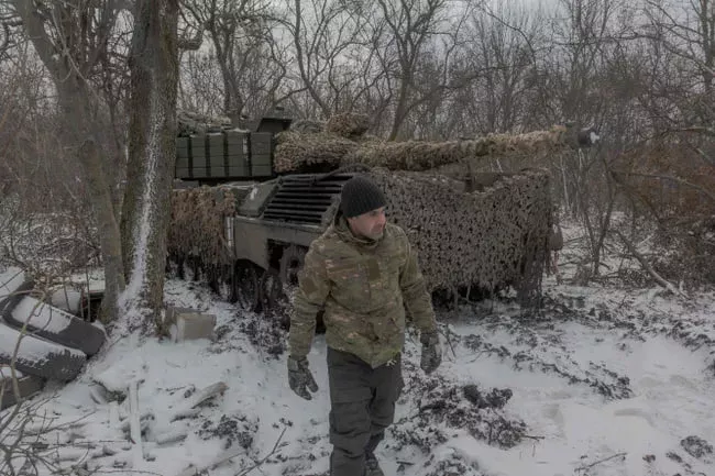 Россия ҳарбий қўшини Покровск шаҳри чеккаларига ёриб кирди. Шаҳар дош бера оладими? расм