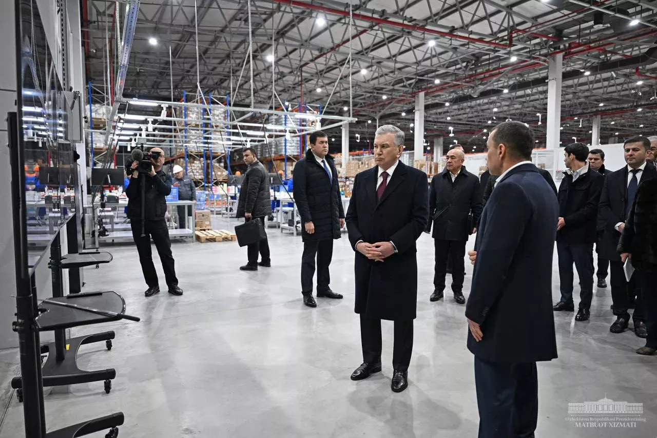 Shavkat Mirziyoyev Zangiotada ochilgan 40 mln dollarlik logistika markazini borib ko‘rdi