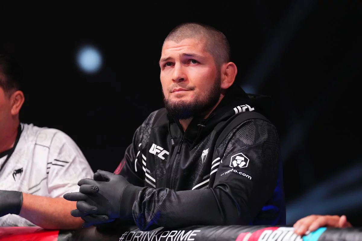 AQShga uchayotgan Habib Nurmagomedov samolyotdan tushirib yuborildi (video)