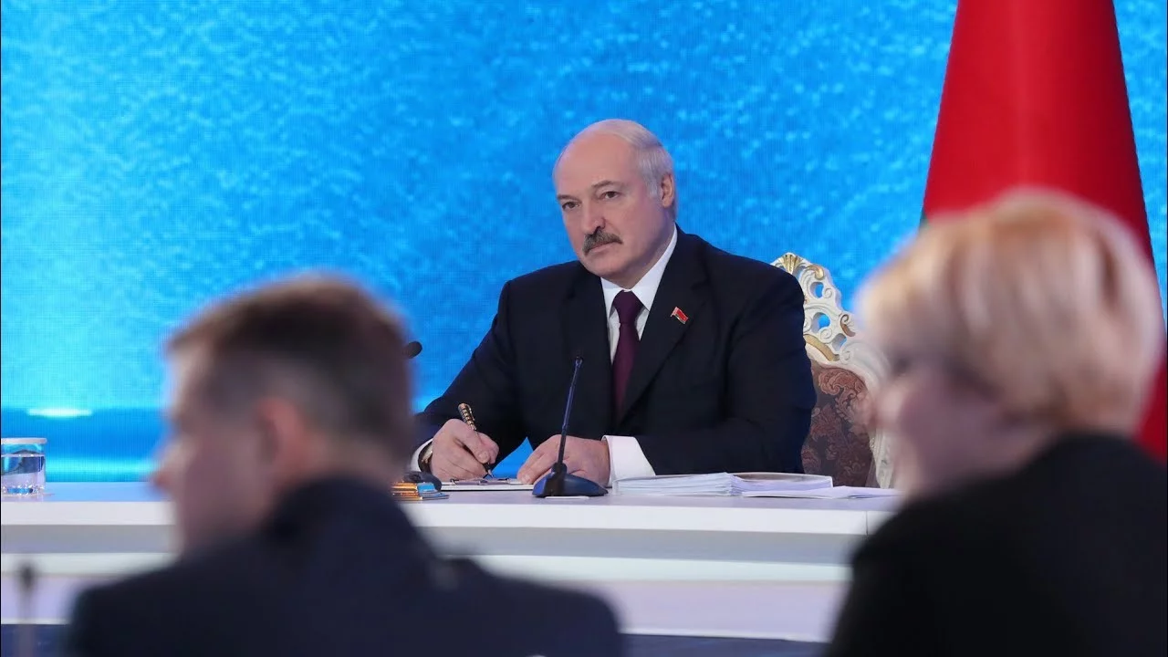 Лукашенко: Беларус бардош берилмайдиган урушга тортилмоқда! расм