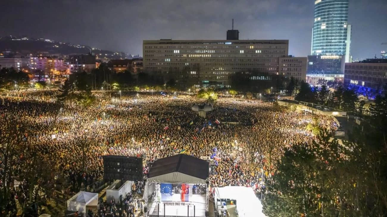 Slovakiyada hukumatga qarshi ommaviy namoyishlar boʻlib oʻtmoqda