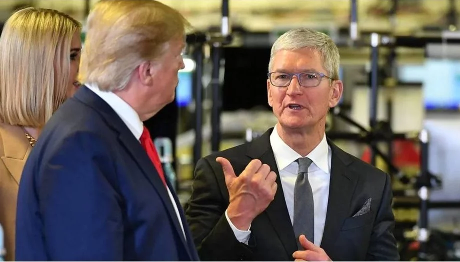 Apple rahbari Trampning inauguratsiyasi uchun 1 mln dollar xayriya qildi