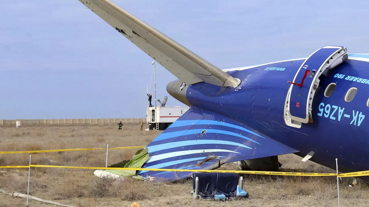 Azerbaijan Airlines samolyoti qanday urib tushirilgani ma'lum qilindi