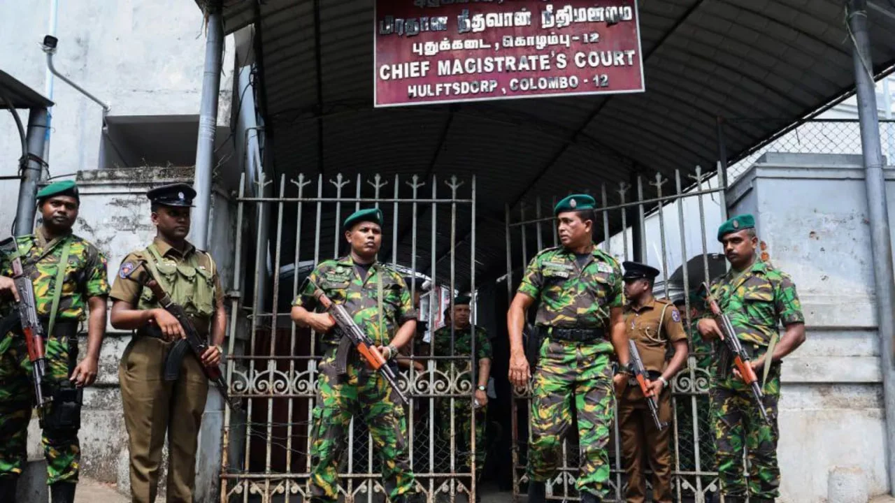 In Sri Lanka, a "lawyer" shot a suspect in a courtroom