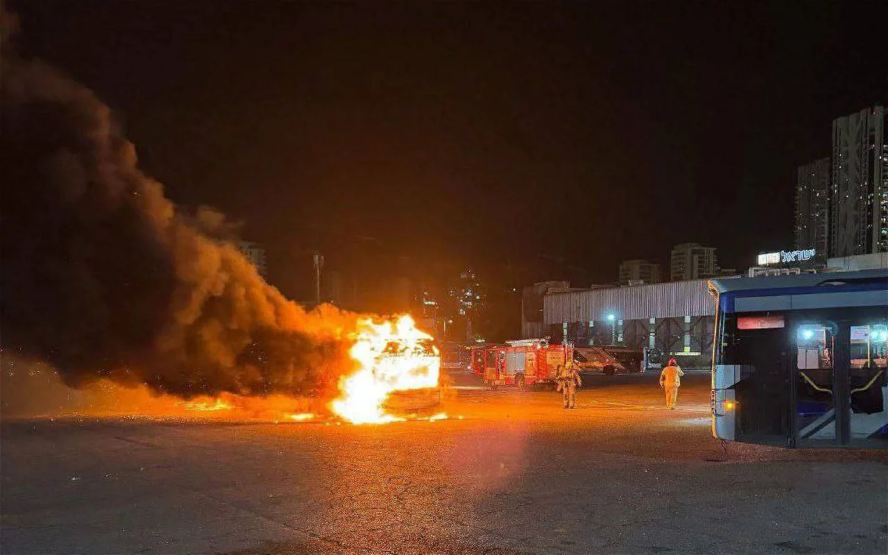 Three buses explode in quick succession in Israel (video)