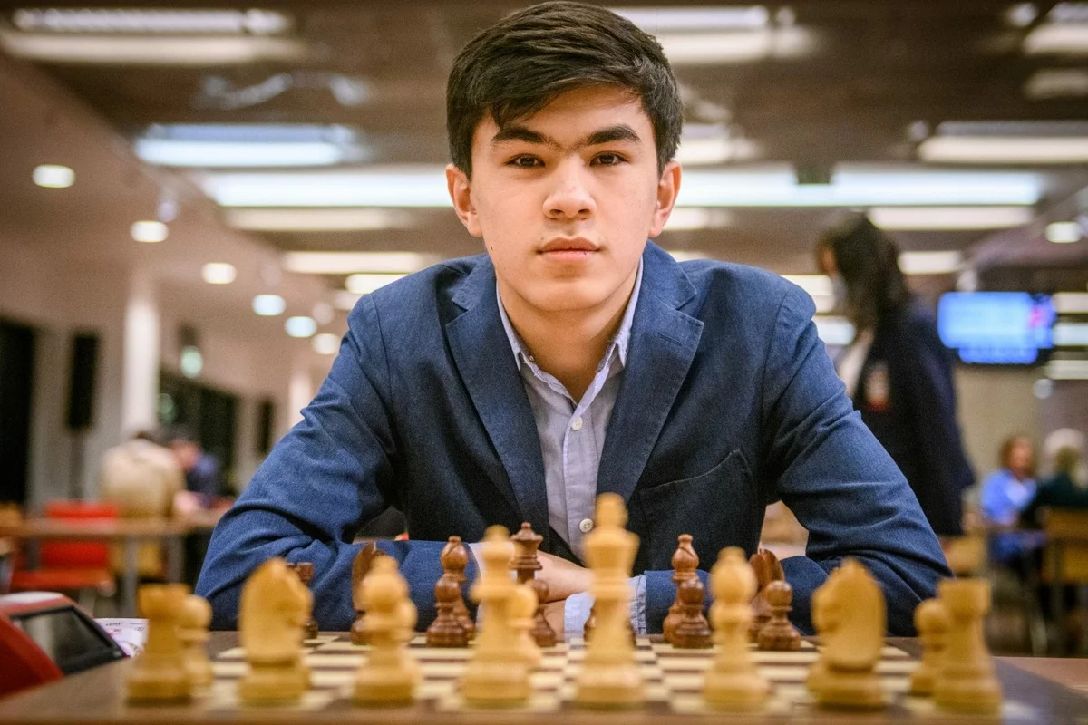 How much did Javahir Sindarov, who reached the semi-finals, earn?