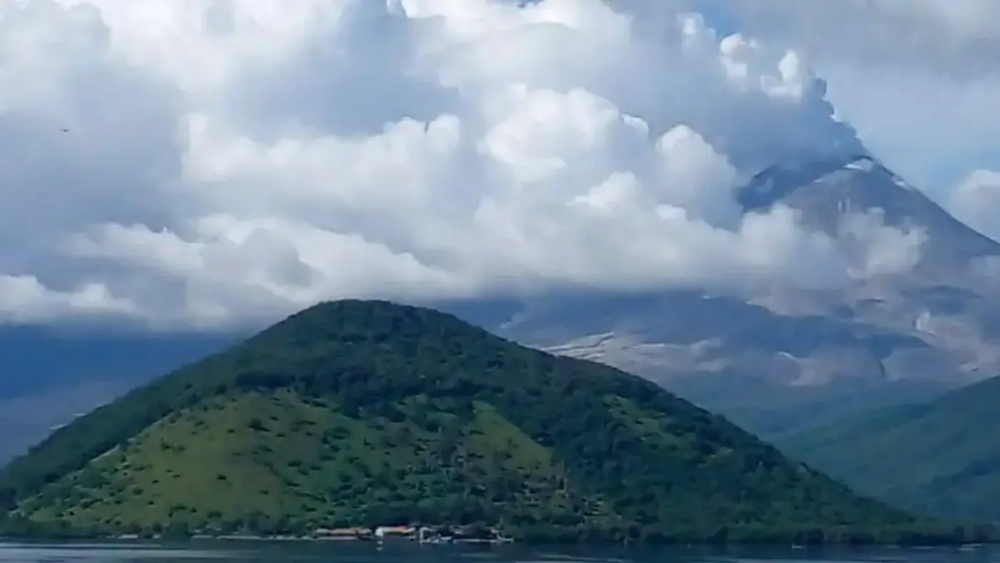 Levotoby volcano becomes active again: thousands of people evacuated