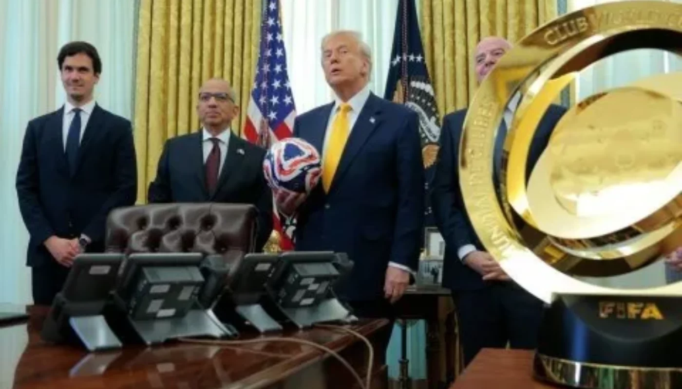 The President of FIFA presented Trump with a special ball for the 2026 World Cup