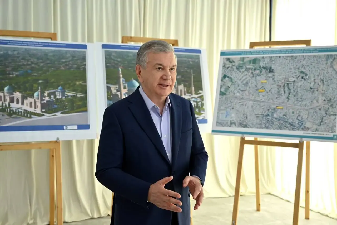 Shavkat Mirziyoyev visited the mausoleum of Imam Bukhari in Samarkand