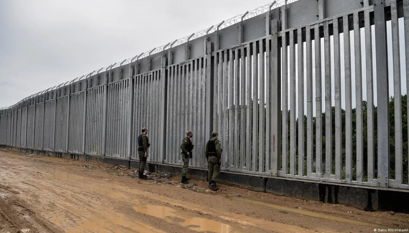 Turkey begins building wall on border with Greece