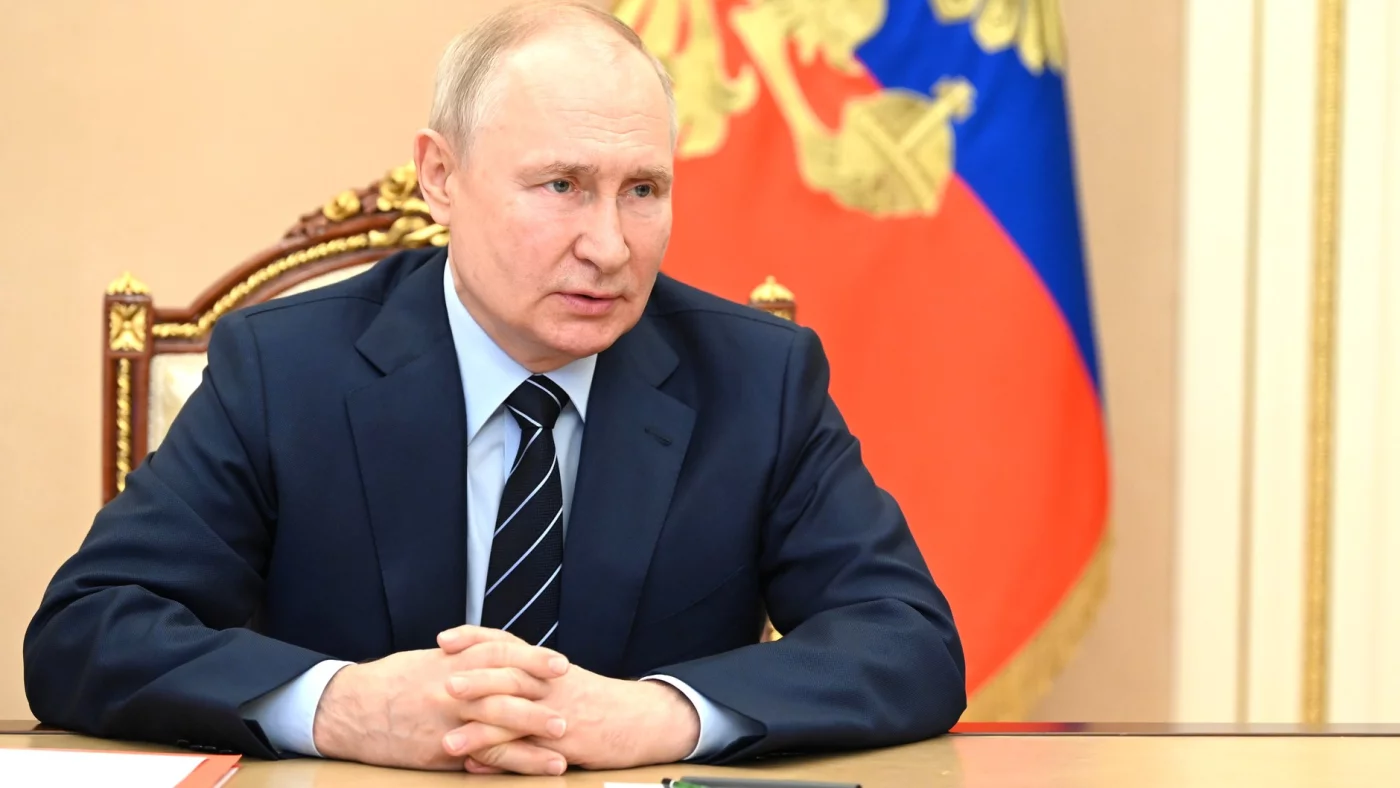 What is Putin's position regarding the ceasefire negotiations in Ukraine?