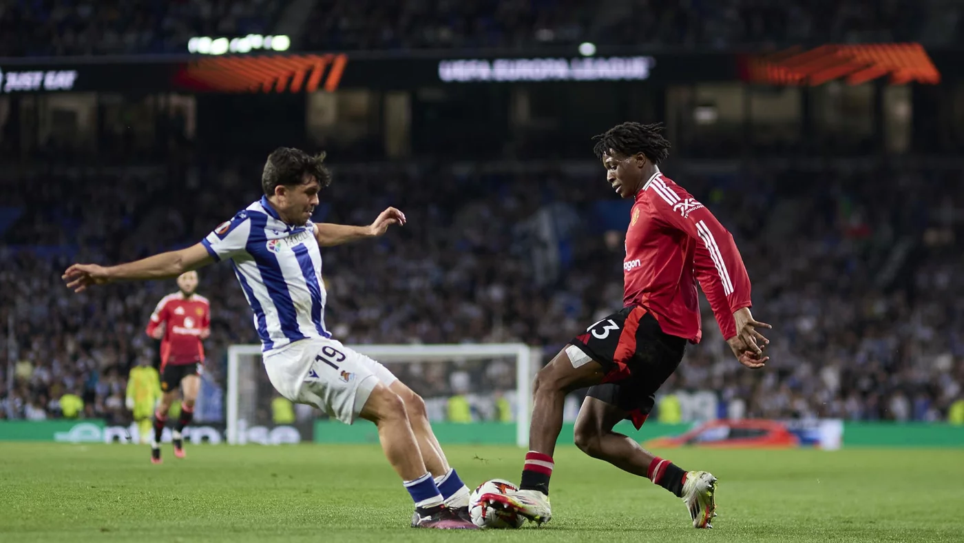 "Manchester United" dominates "Real Sociedad" to reach quarter-finals