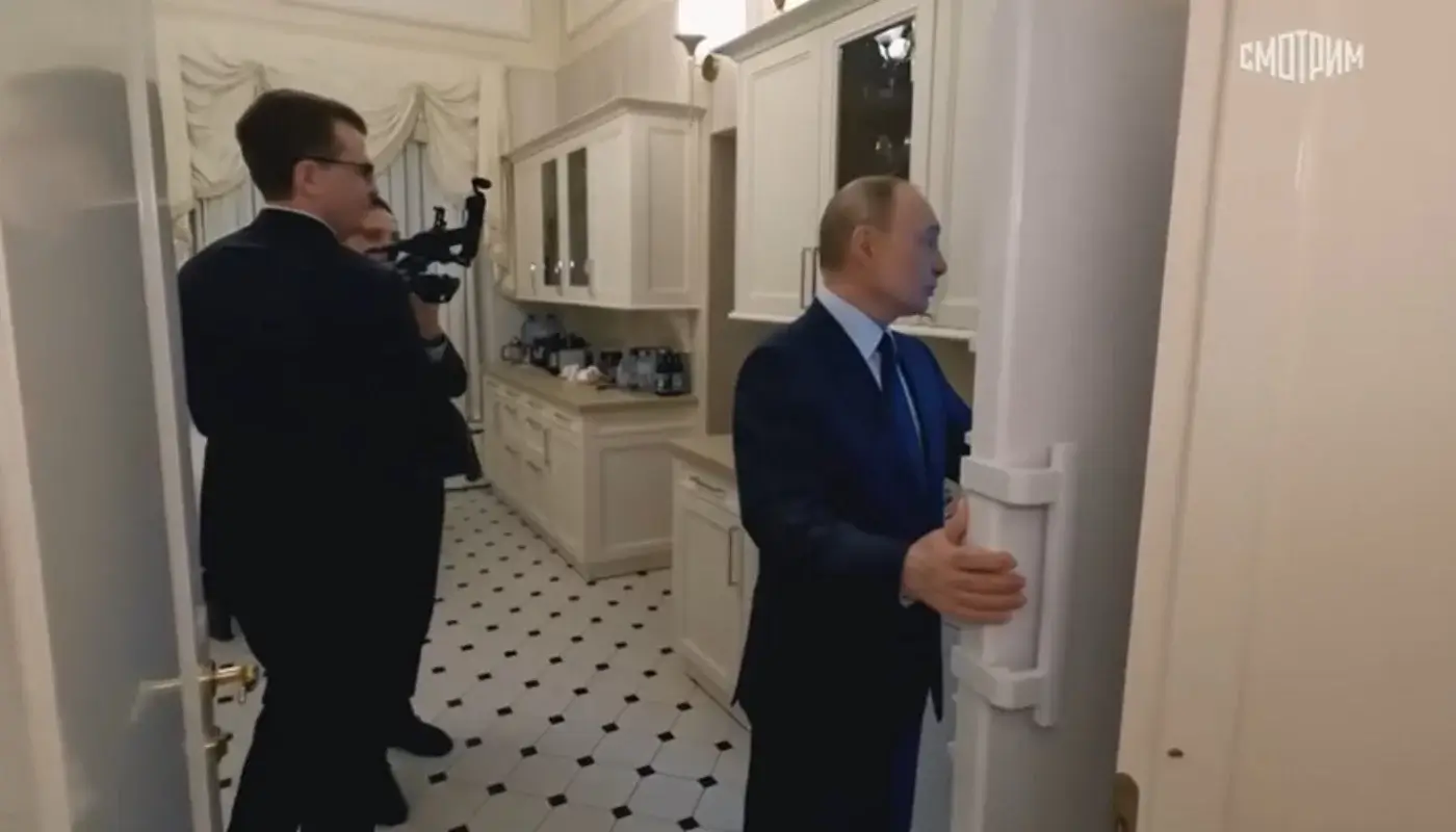 «Одатдан – шахсиятга»: Путиннинг ёшликда шаклланган одати ҳозир ҳам ўзгармаган