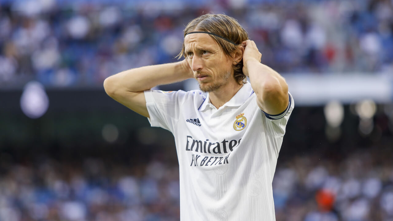 Modric bids farewell to Real Madrid fans at Bernabéu