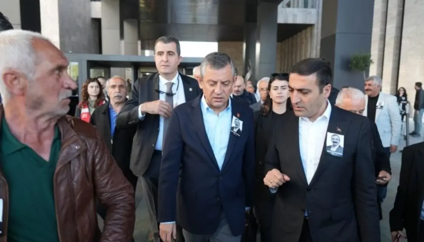 Turkiya muxolifati yetakchisi Istanbulda hujumga uchradi (video)