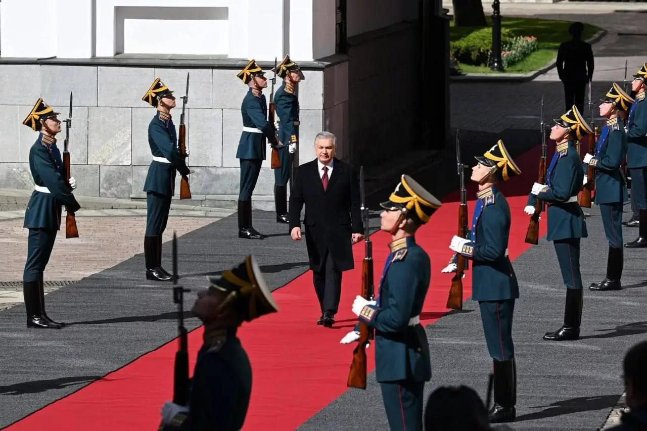 Shavkat Mirziyoyev Moskvadagi harbiy paradda ishtirok etdi (foto)