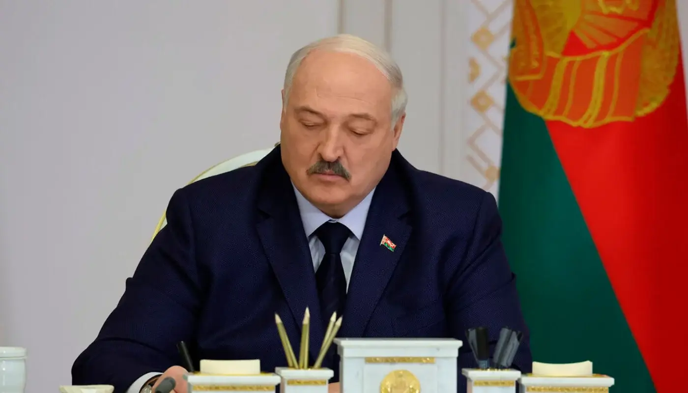 Лукашенко Ғалаба куни муносабати билан 8 минг маҳкумни қамоқдан озод этади
